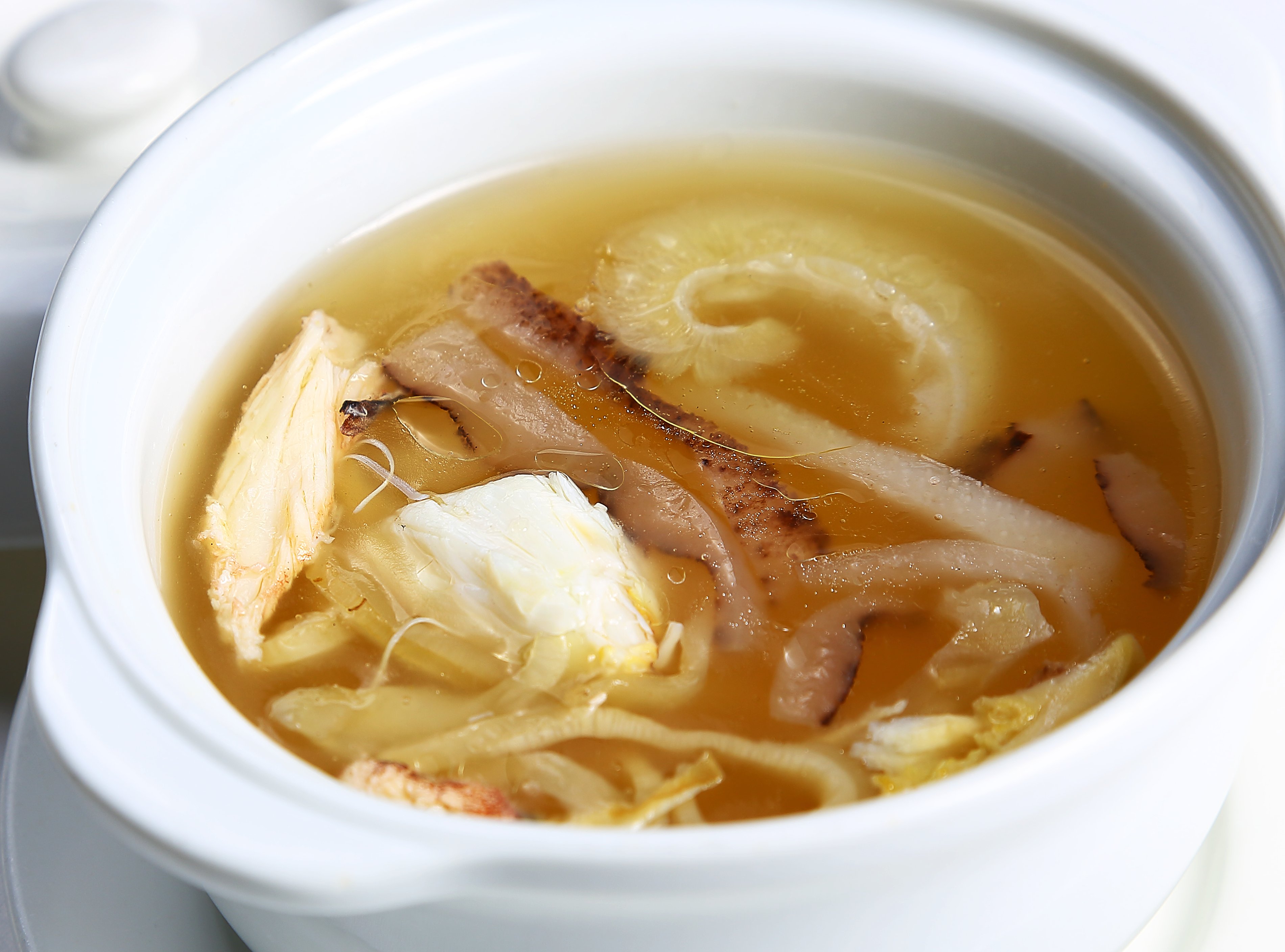 021 鲍参翅肚羹 SUPERIOR SHARK'S FIN SOUP W/SEA CUCUMBER, FISH MAW & ABALONE