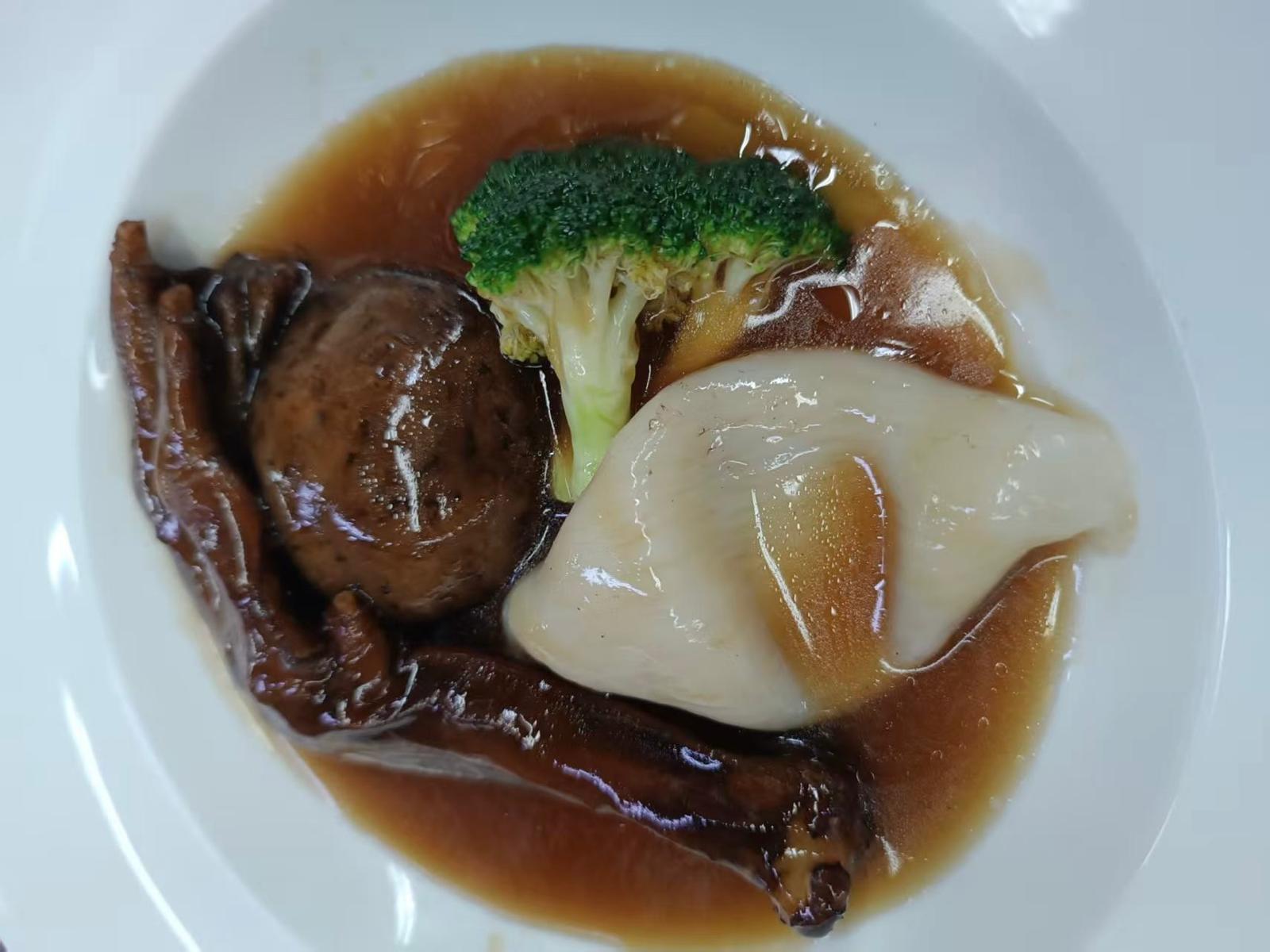 026 花胶花菇焖鹅掌 BRAISED GOOSE WEB W/FISH MAW & MUSHROOM