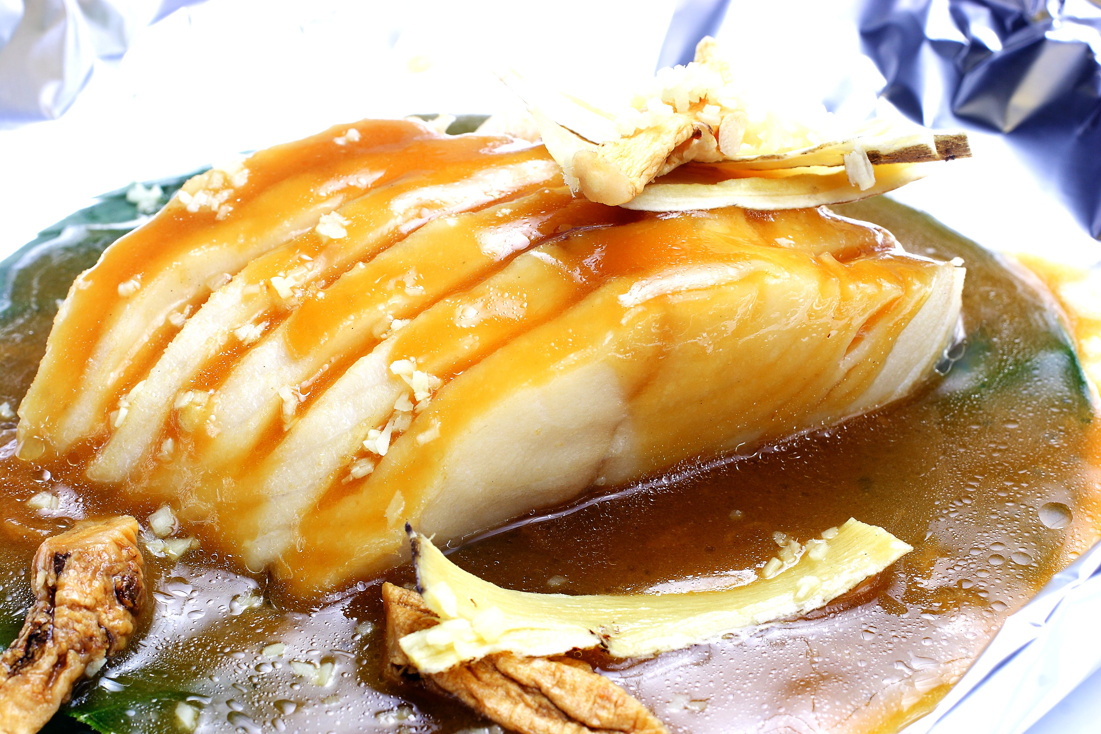 033 参芪火焰烧鳕鱼 BRAISED COD FISH FLAMED WITH DANGSHEN & HUANG QI