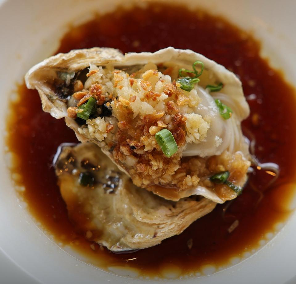 050 泡参粉丝蒸蚝 Steamed Oyster w/Amerian Ginseng