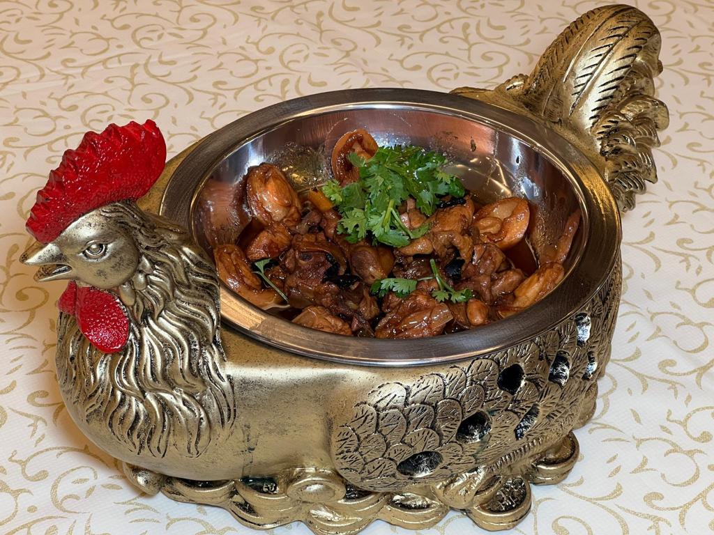 051 黑松露鲍鱼甘榜鸡 (BRAISED ABALONE & LOCAL CHICKEN W/BLACK TRUFFLE)