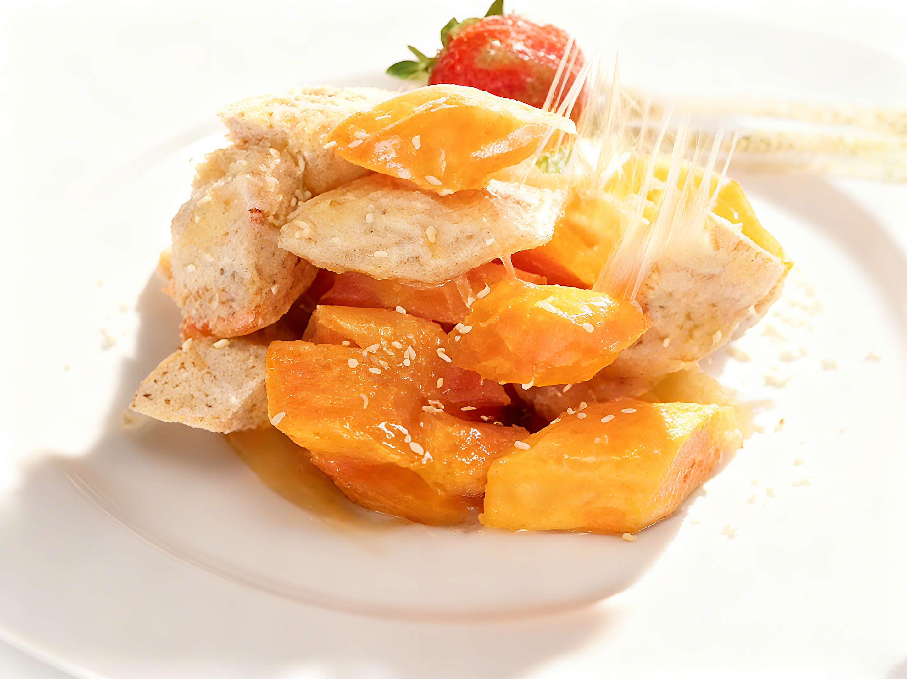 102 拔丝鸳鸯 CANDIED SWEET POTATO & TARO FRITTERS